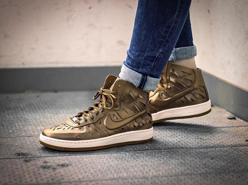 Новые кроссовки nike air force кожа золотые оригинал найк форсы кожаные ...