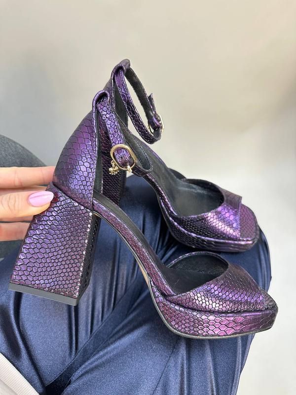 Эксклюзивные босоножки с блестящей уоди с тиснением много цветов — цена ...