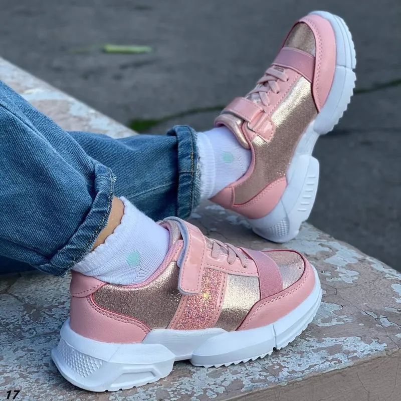 Стильные кроссовки для девочки — цена 360 грн в каталоге Кроссовки ...