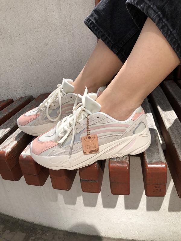 Женские кроссовки adidas yeezy boost 700 pink cream — цена 2100 грн в ...