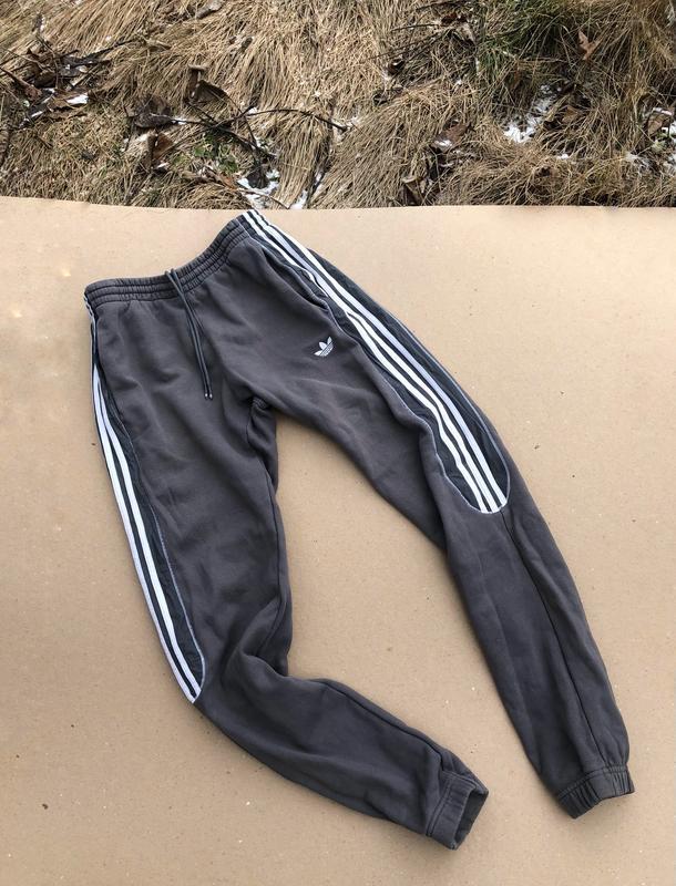 Спортивные штаны adidas с нейлоновыми вставками и лампасами — цена 550 ...