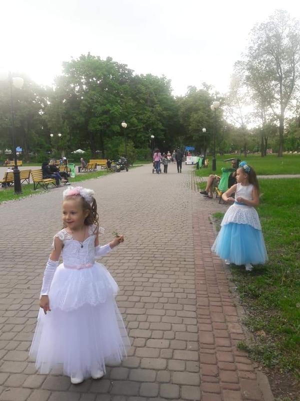 Белое Платье На Выпускной В Саду
