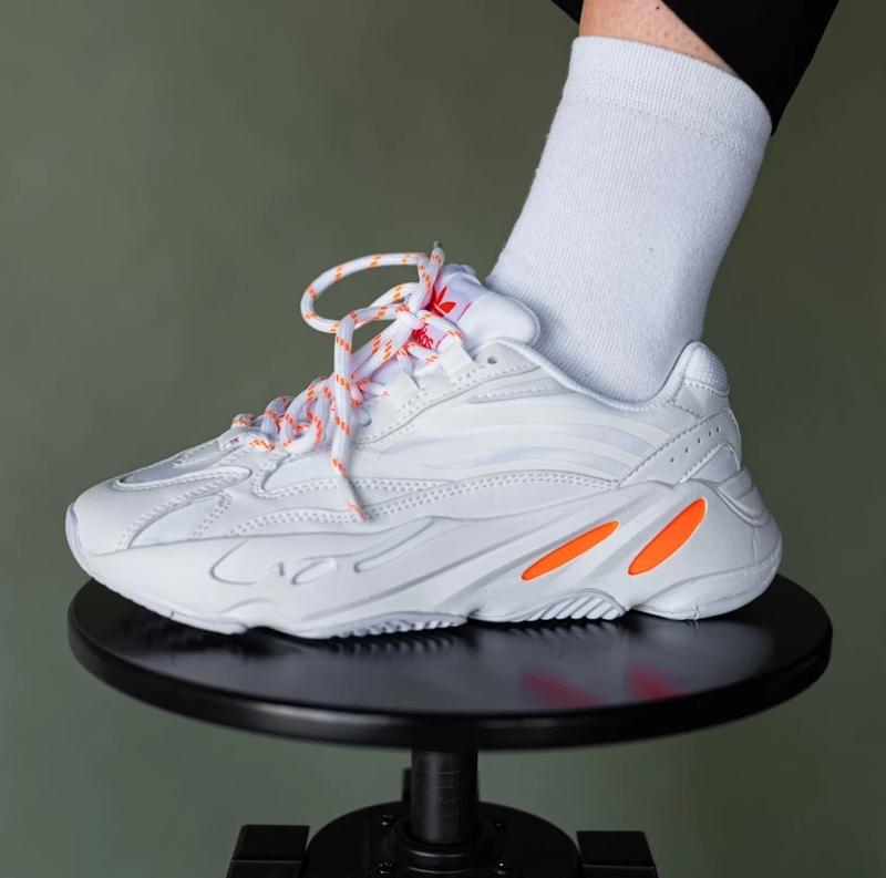 Кроссовки adidas yeezy 700 white/orange / адидас изи буст 700 / топ ...