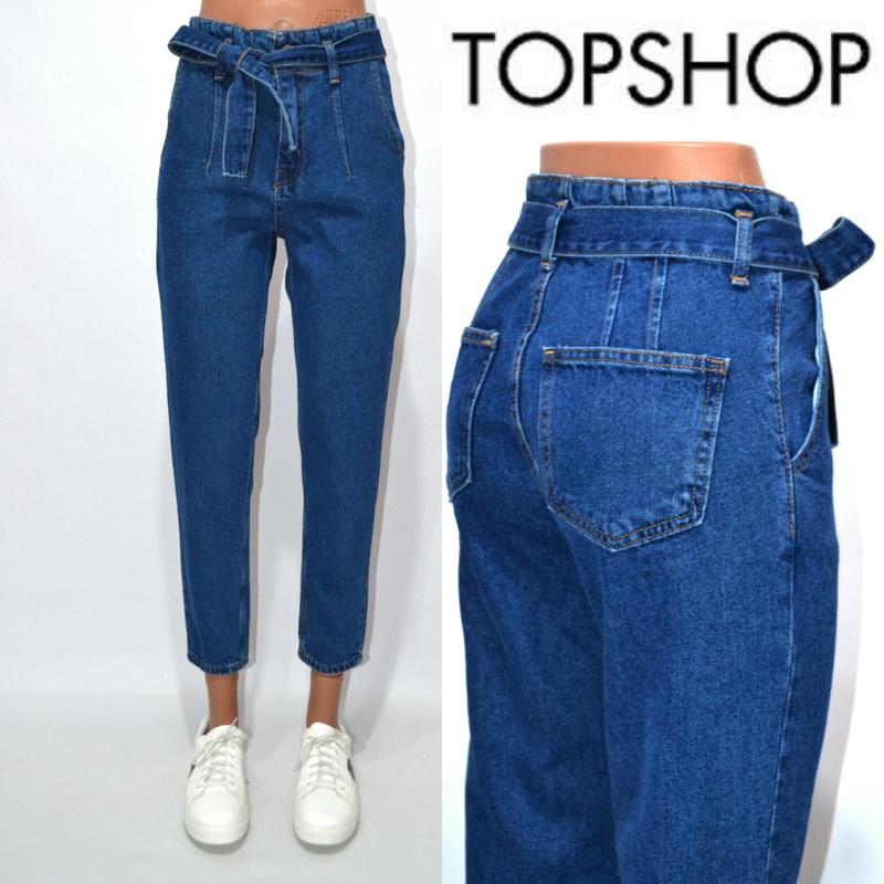 Правильная посадка джинсов на женщине. Джинсы мом посадка. Правильная длина джинс мом. Правильная длина джинсов мом для женщин. Посадка джинсов мом.