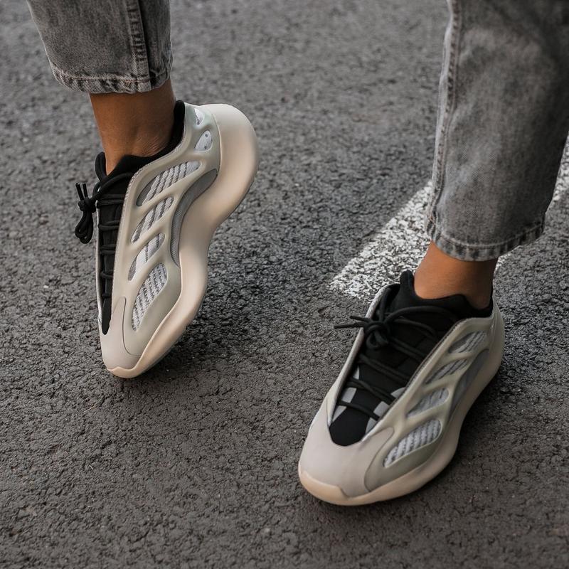Кроссовки adidas eqt женские adidas yeezy boost 700 — цена 1899 грн в ...