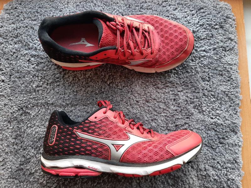 Mizuno wave rider 18 red hotsell