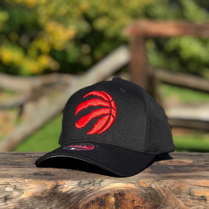 Оригинальная черная кепка mitchell & ness nba team ground stretch ...