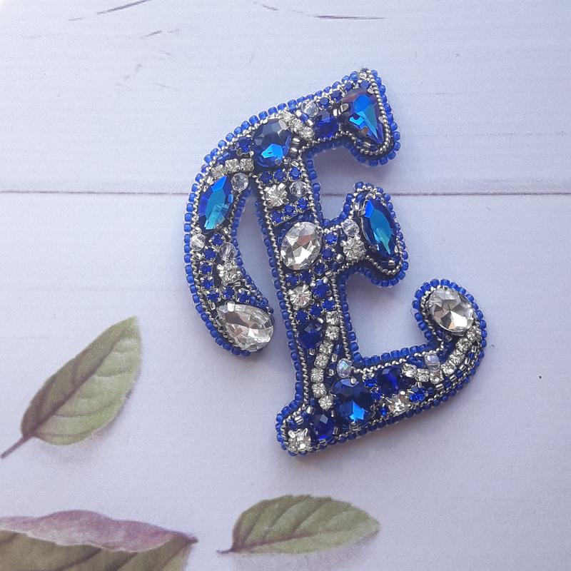 Броши буквы из бисера на фетре схемы шаблоны