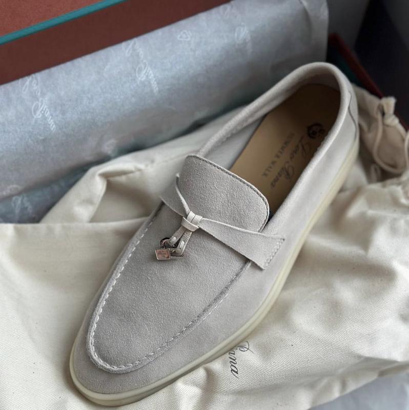 Женские бежевые лоферы loro piana summer walk замшевые ботинки лоферы ...