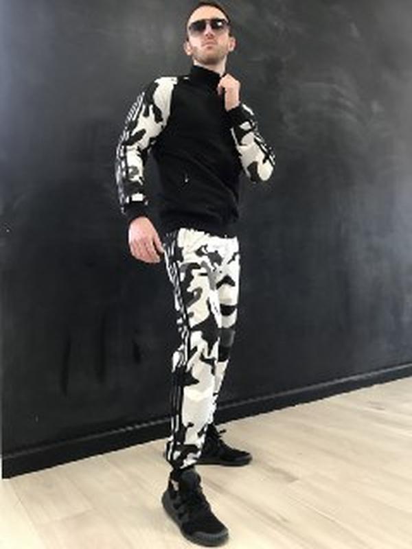 Черный камуфляжный спортивный костюм