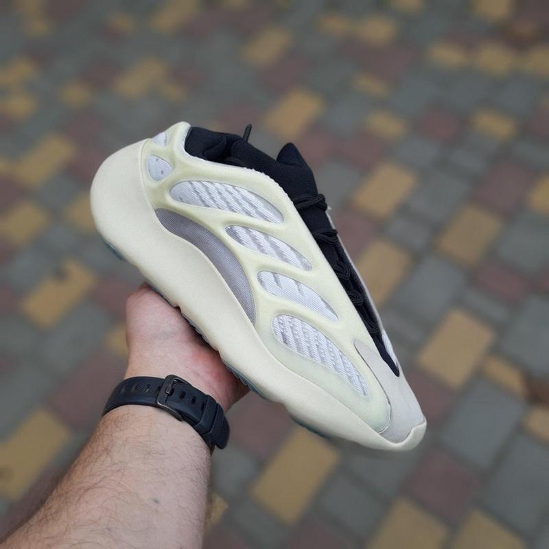Чоловічі літні кросівки adidas yeezy 700 v3 azael неонові модні ...