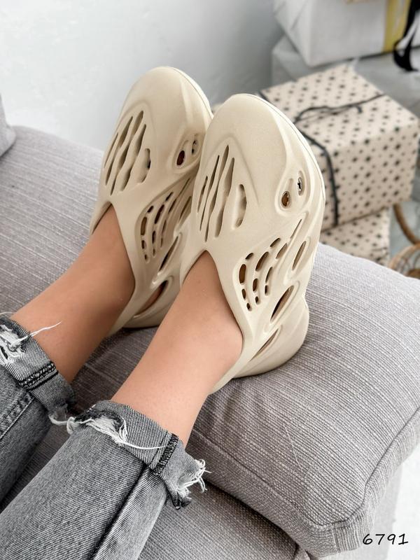 Adidas yeezy кроссовки тапочки шлепки резина пена каучук адидас изи ...
