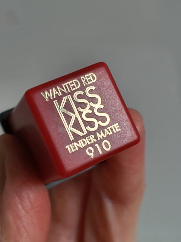 Стойкая губная помада с матовым эффектом guerlain kisskiss tender matte ...