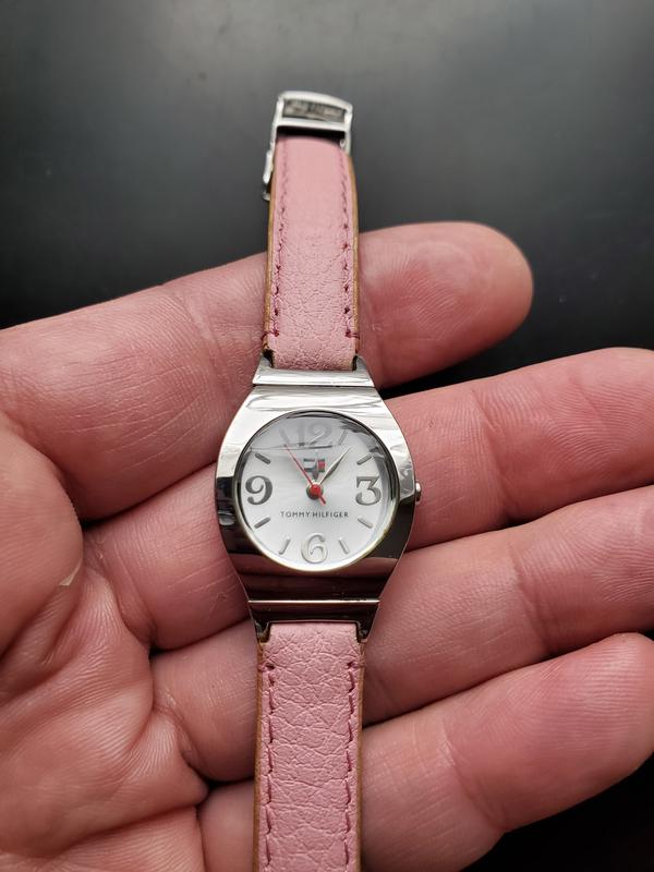 Tommy hilfiger кварцовий жіночій годинник — ціна 1430 грн у каталозі  Годинники ✓ Купити жіночі речі за доступною ціною на Шафі | Україна  #117082224