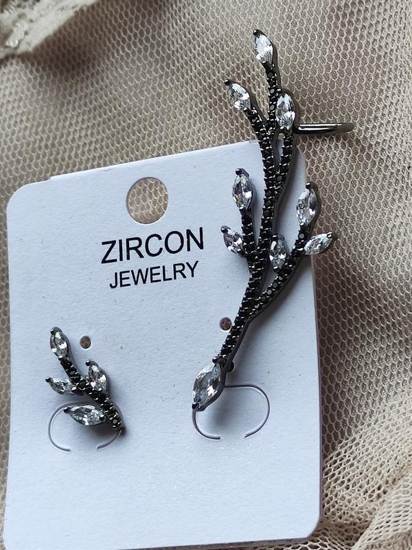 Сережки асиметричні з кафою гілочка, кафа, циркони — ціна 320 грн у ...