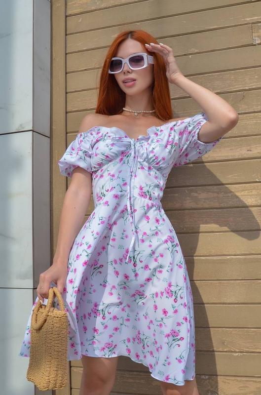 Легкое игривое платье фонарики принт цветы открытые плечи — цена 595 ...