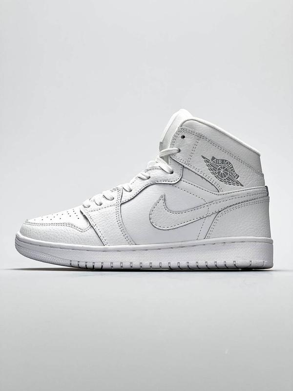 Женские кроссовки nike jordan 1 — цена 1600 грн в каталоге Кроссовки ...