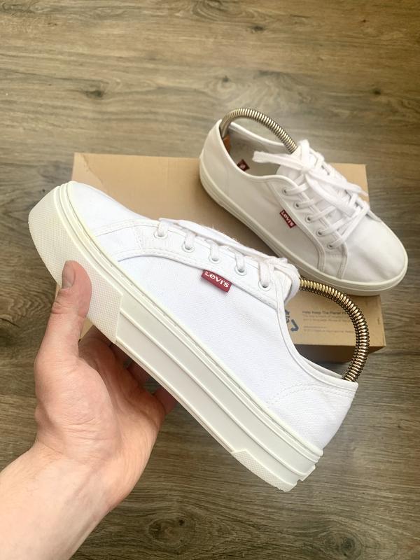 Кеди levi’s — цена 760 грн в каталоге Кеды Купить женские вещи по ...