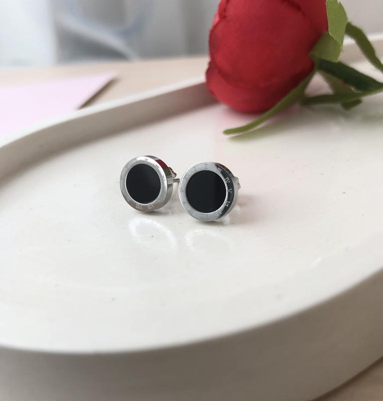 Сережки, булгарі, черные круги, кружочки, римские цифры, под серебро ...