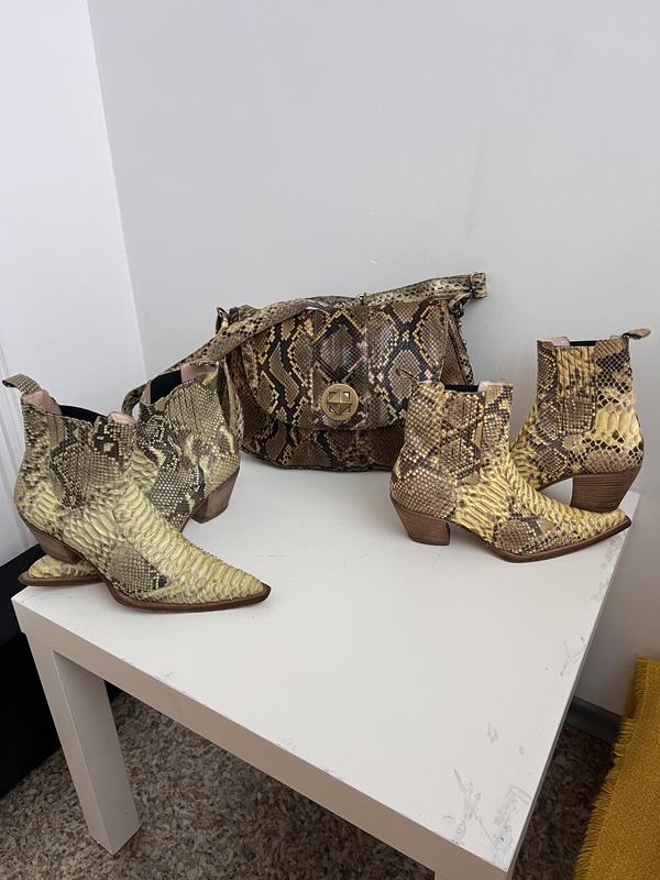 Spaziomoda bologma розкішні козаки шкіра пітона, р. 37 — ціна 1407 грн ...