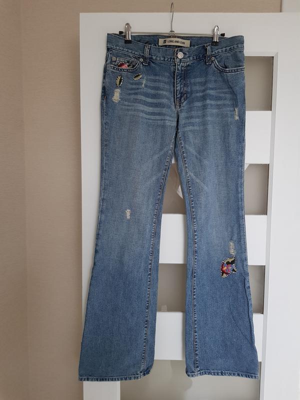 Стильные брендовые джинсы с потертостями и вышивкой gap — цена 200 грн ...