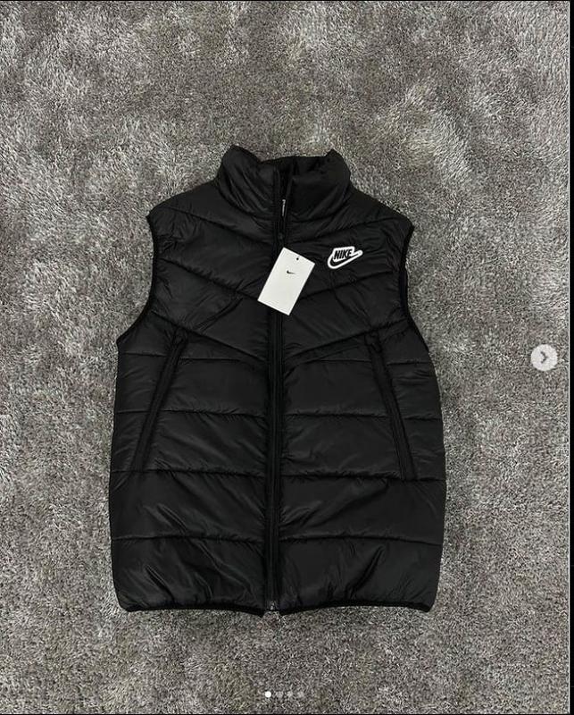 Чёрный мужской спортивный костюм с безрукавкой Nike