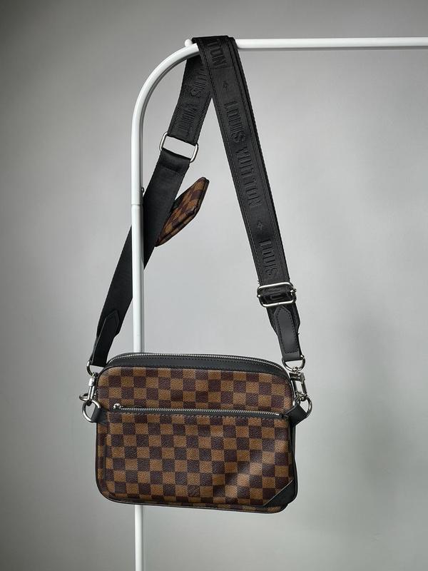 119209911 louis vuitton trio messenger black blue 1570