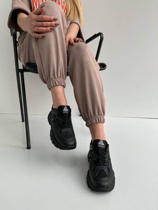 Идеальные базовые кроссовки — цена 990 грн в каталоге Кроссовки Купить ...