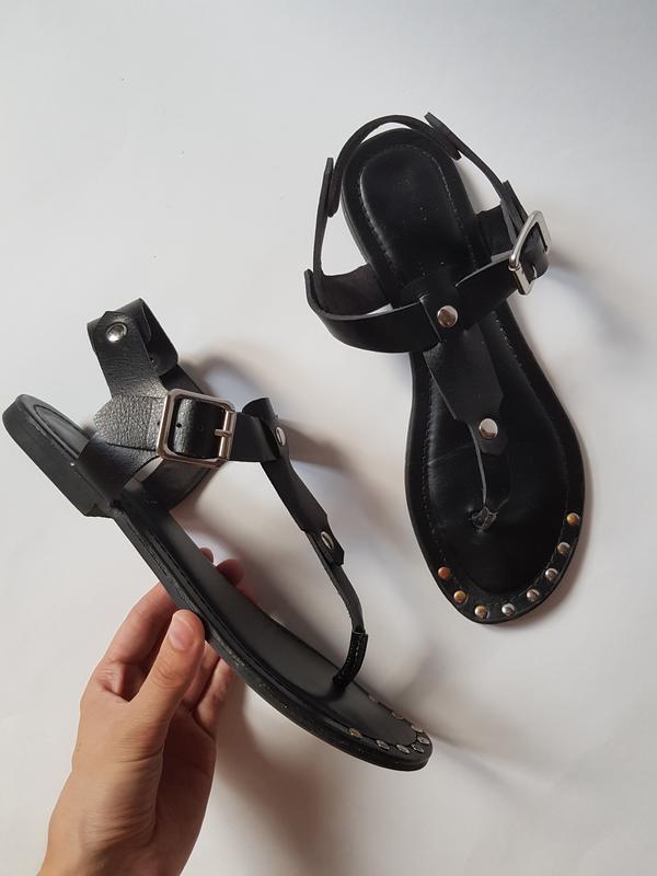 Шикарные актуальные женские сандалии,крутые кожаные черные сандалии через  палец Madden Girl, цена - 349 грн, #24257468, купить по доступной цене |  Украина - Шафа