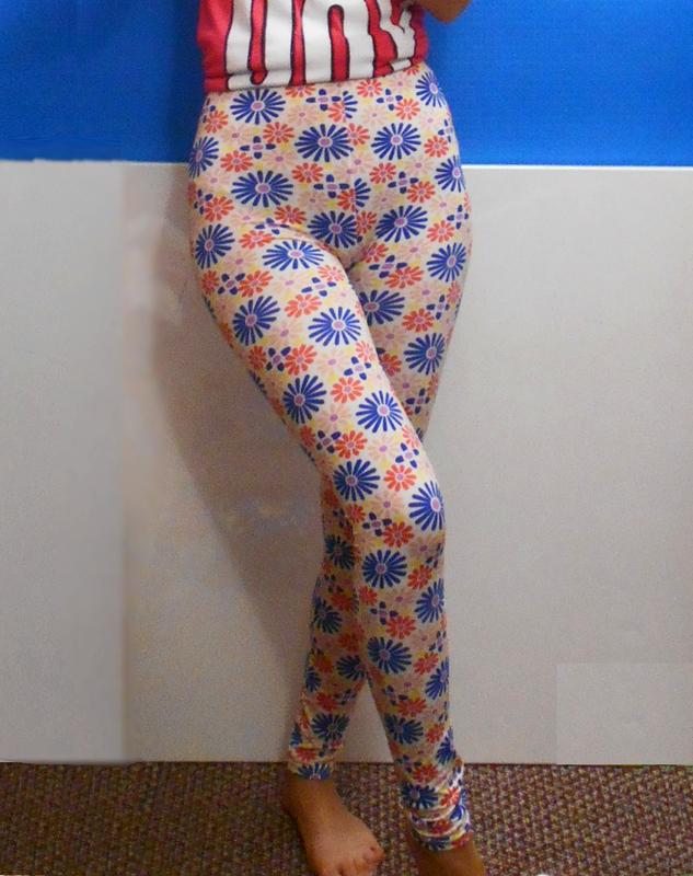 лосины с узором. легинсы спортивные с кошками. клевые лосины. яркие легинсы для фитнеса женские. красивые лосины.