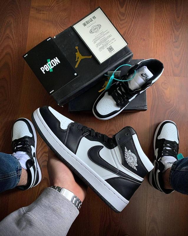 Nike retro best sale black and white