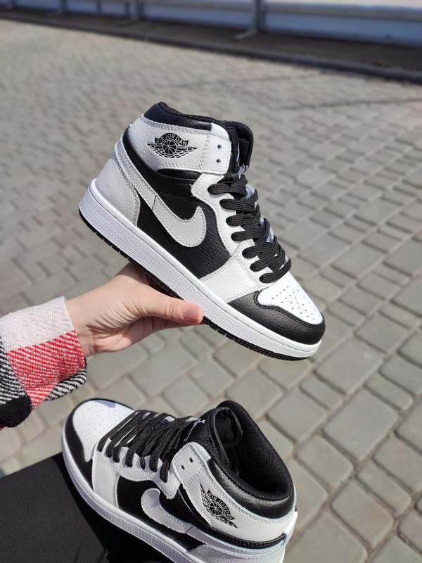 Стильні кросівки найк nike жіночі високі шкіряні білі з чорним