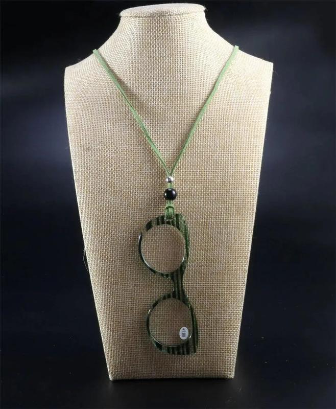 Очки на шнурке "кошачий глаз" зеленые + 1,0 — цена 170 грн в каталоге ...