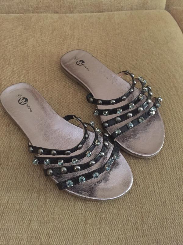 Шлёпанцы на широкую ногу — цена 100 грн в каталоге Босоножки Купить ...