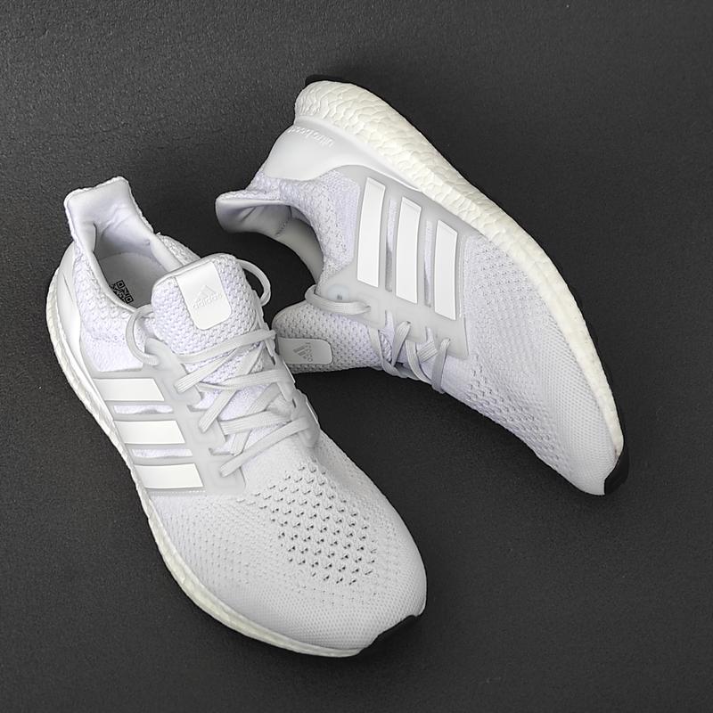 Кроссовки для бега adidas оригинал — цена 2399 грн в каталоге Кроссовки ...