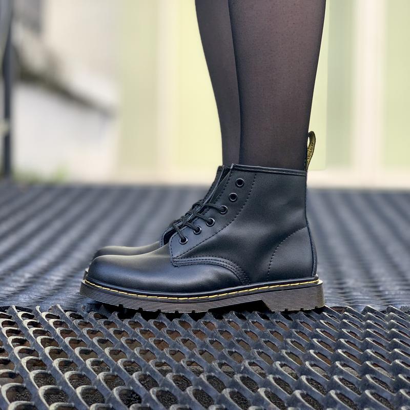 dr martens 101 smooth black