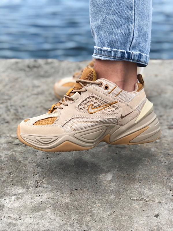 Топ кроссовок на весну лето. Nike m2k Tekno Gold. M2k Tekno Nike купить золотые.